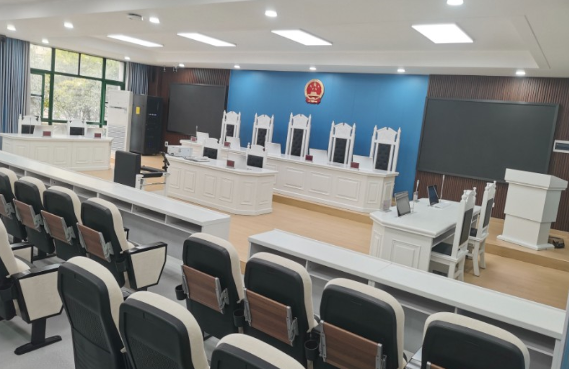 湖北省某某政法大學模擬法庭